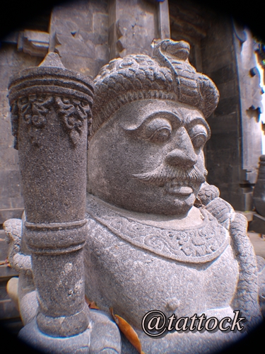 Patung Dwarapala. Penjaga situs Kawitan