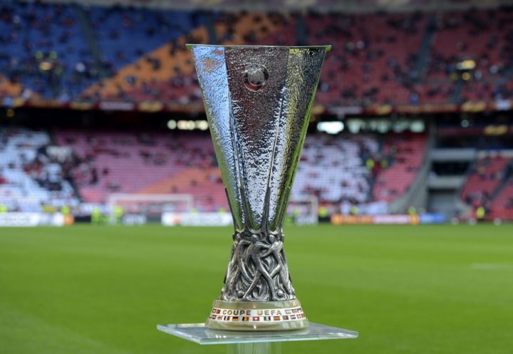 uefa-europa-league-trophy